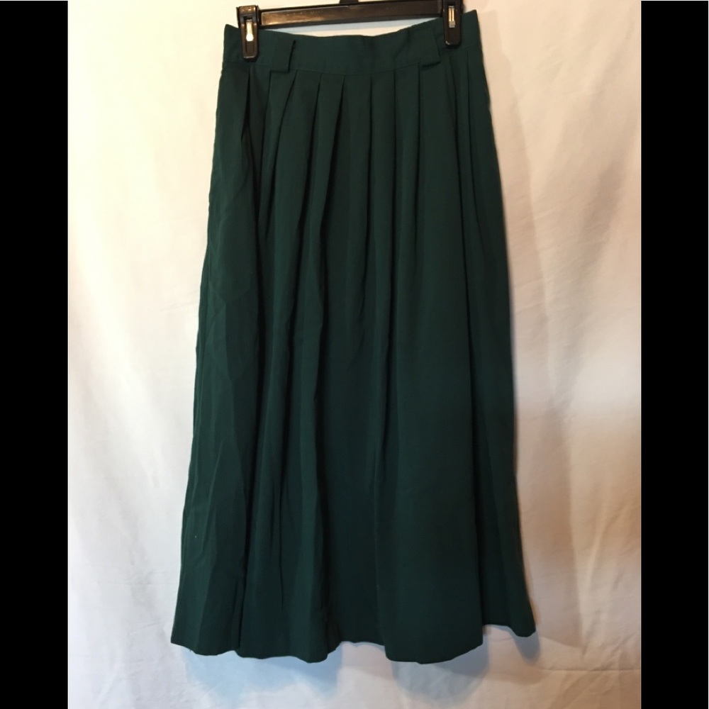 Briggs New York green long skirt D12